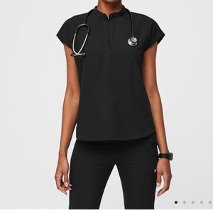FIGS Rafaela Oversized scrub top, size small.